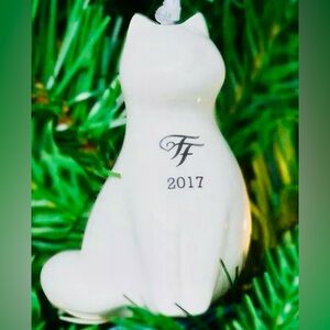 New in Box 2017 Fancy Feast Cat Ornament. White Glass/Ceramic Christmas Holiday